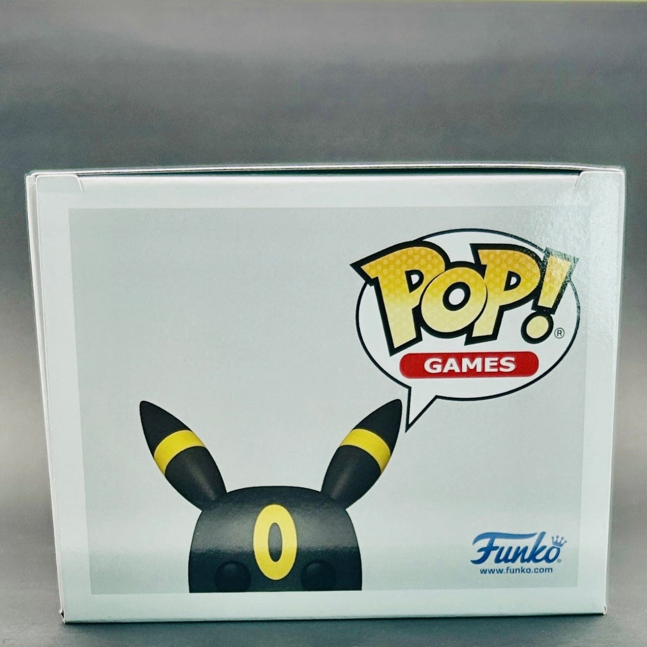 Funko Pop! Games: Pokémon- Umbreon #948 Flocked