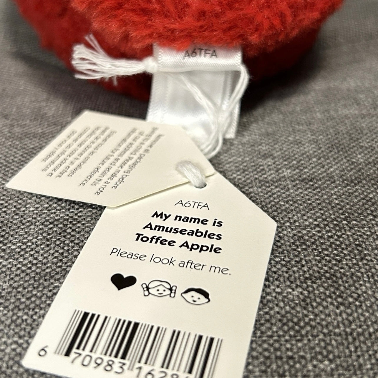 Jellycat Amuseables Toffee Apple (Halloween 2025)