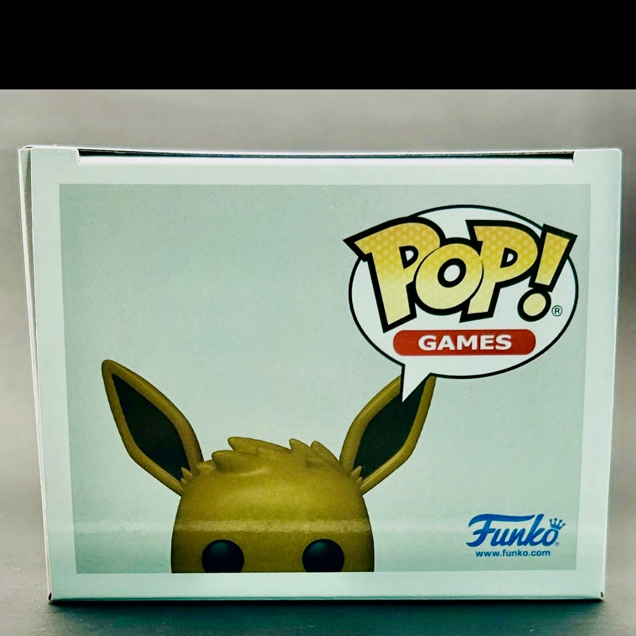 Funko Pop! Games: Pokémon - Eevee #577 Pearlescent (Pokémon Center Exclusive)