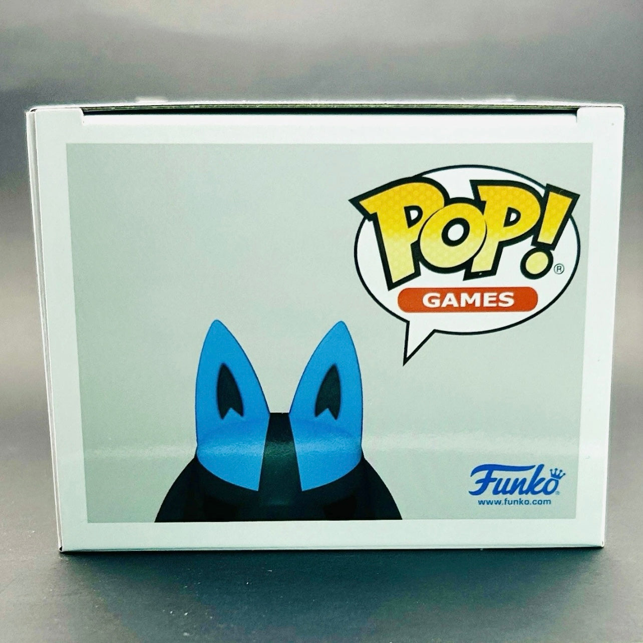 Funko Pop! Games: Pokémon- Lucario #856 Pearlescent (Pokémon Center Exclusive)