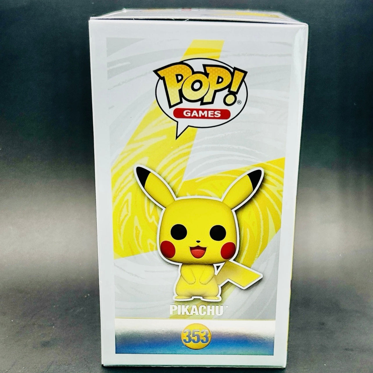Funko Pop! Pokémon - Pikachu #353 Pearlescent (Pokémon Center Exclusive)