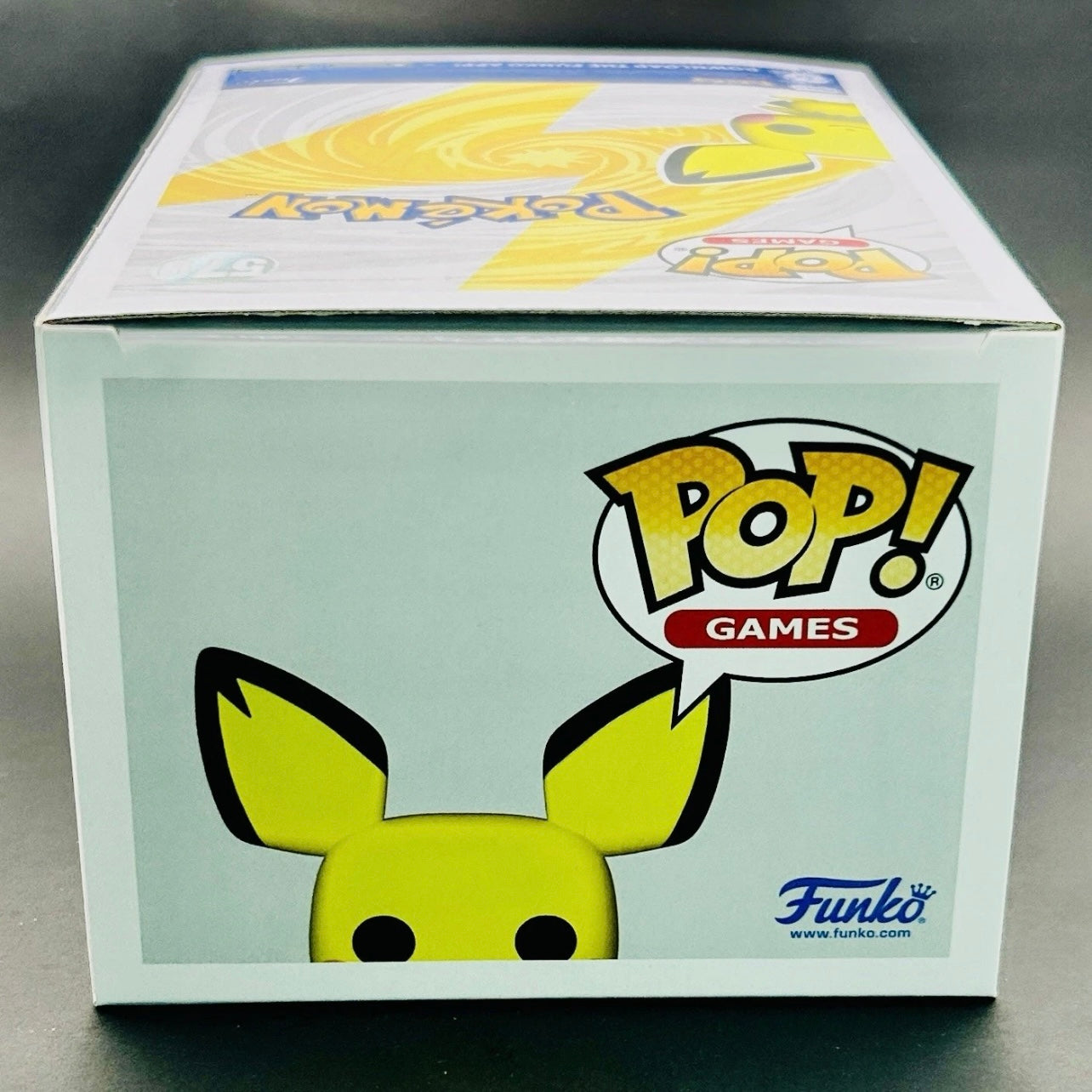 Funko Pop! Games: Pokémon - Pichu #579 Pearlescent- Pokémon Center Exclusive