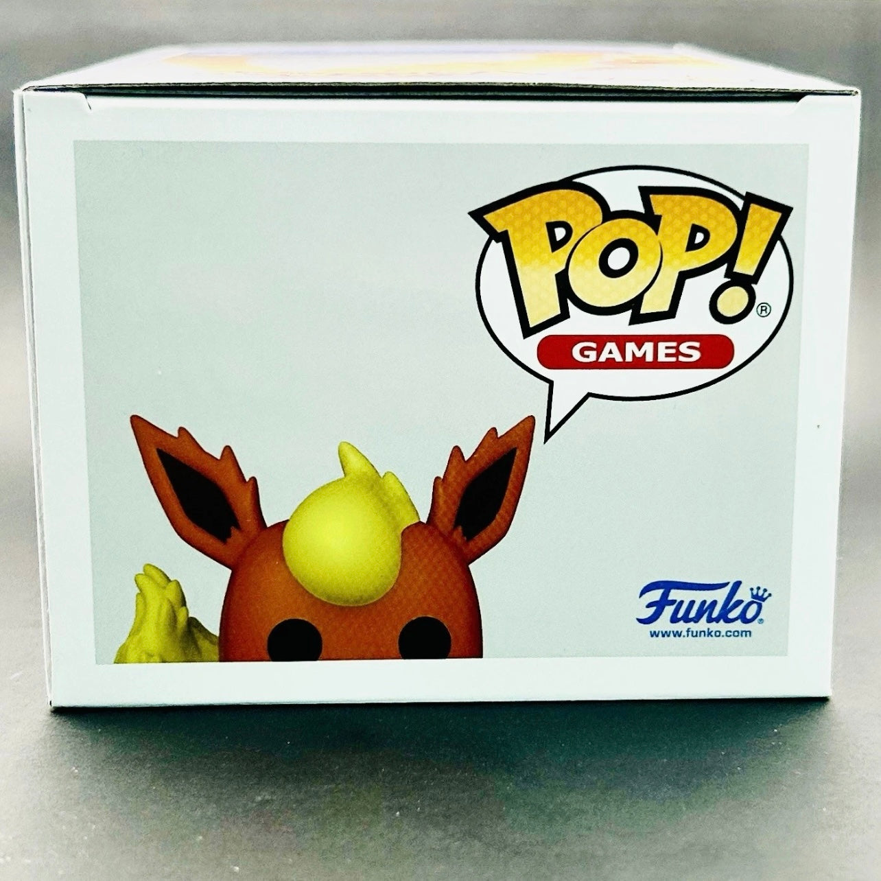 Funko Pop! Games: Pokémon - Flareon #629 Pearlescent - Pokémon Center Exclusive